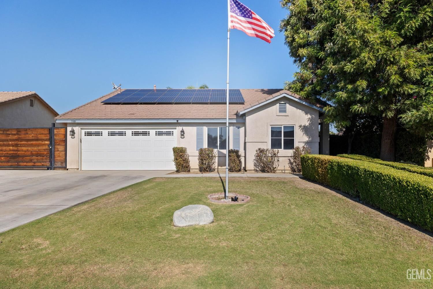 Property Photo:  5510 Stillwater Drive  CA 93313 