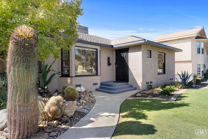 Property Photo: 25 Jeffrey Street CA 93305