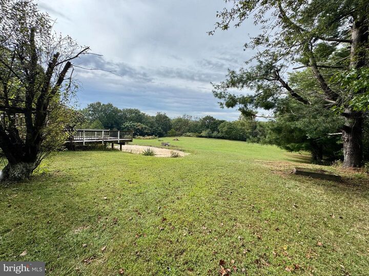 Property Photo: 9622 Crest Hill Road VA 20115
