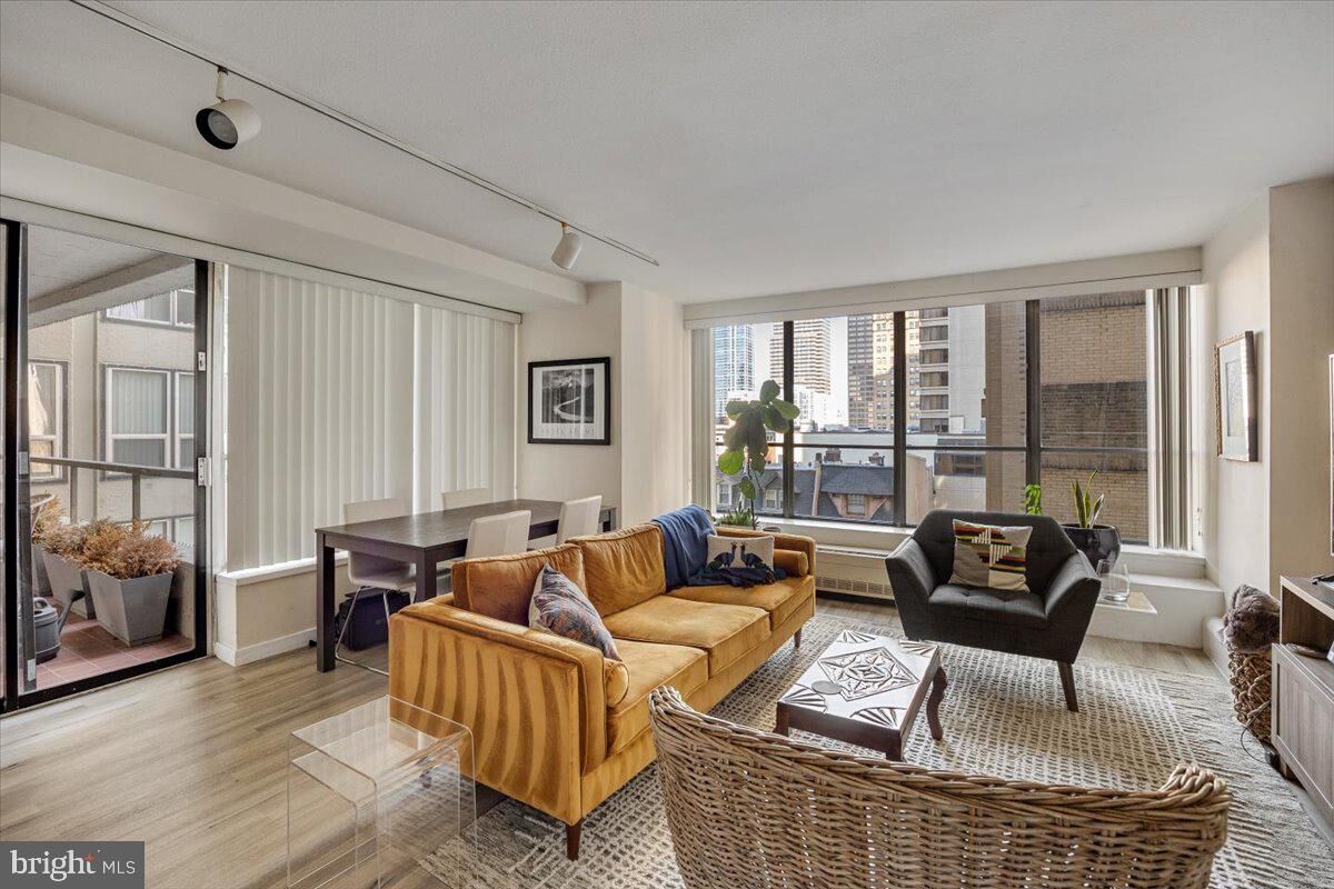 Property Photo:  224 W Rittenhouse Square 30 601  PA 19103 