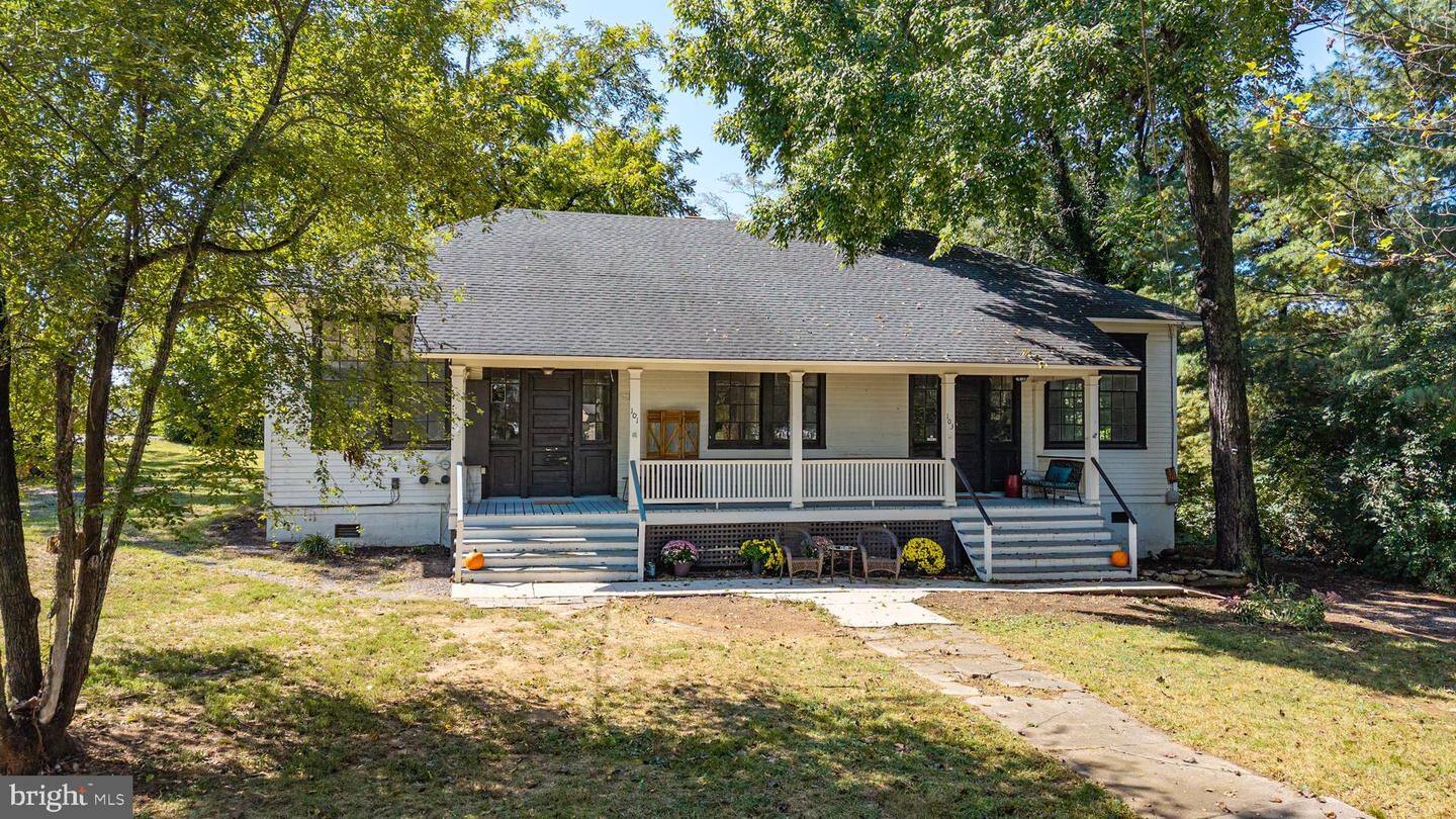 Property Photo:  101, 103 W Main Street W 101,103  VA 22620 