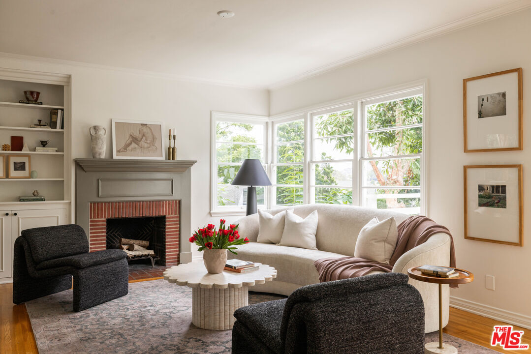 Property Photo:  3294 Bennett Dr  CA 90068 