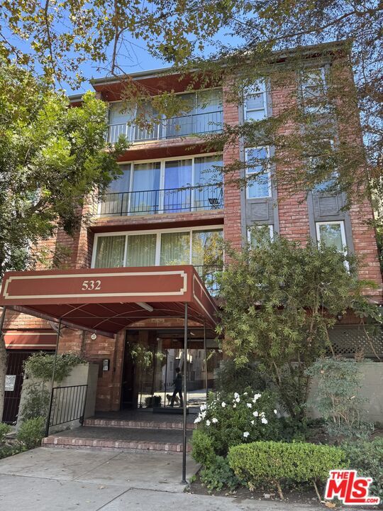 Property Photo:  532 N Rossmore Ave  CA 90004 