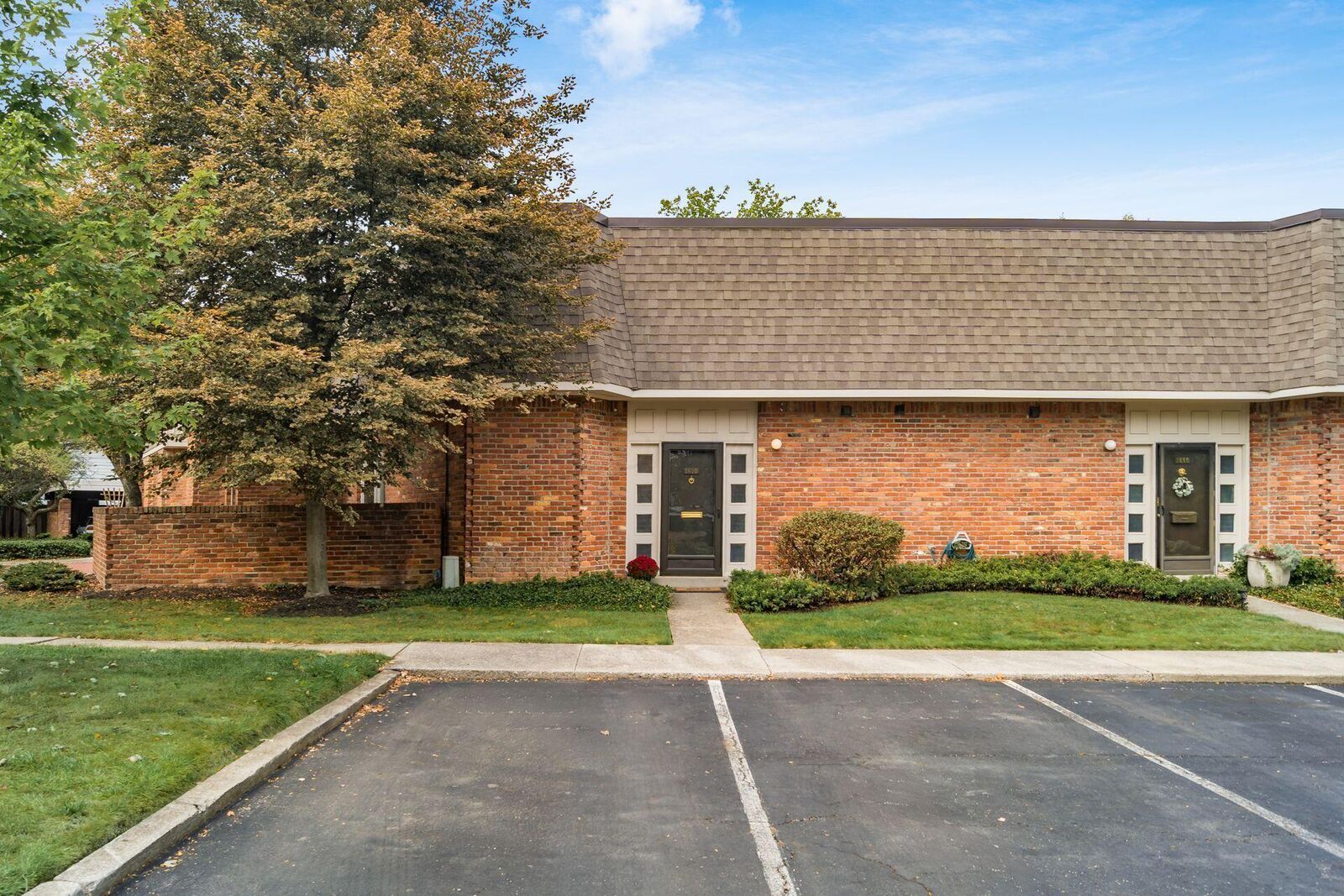 Property Photo: 1610 Lafayette Drive OH 43220