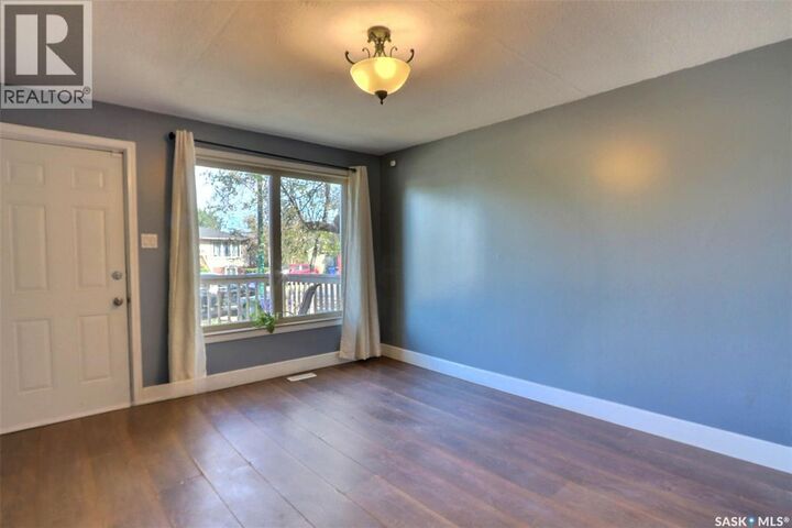 Property Photo:  669 18th Street W  SK S6V 4A7 