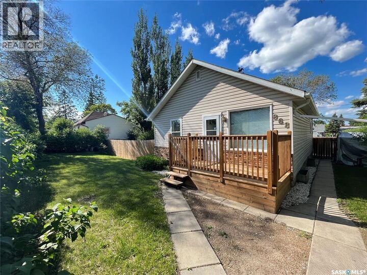 Property Photo:  325 15th Street W  SK S6V 4A2 