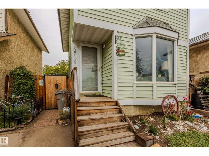 Photo de la propriété:  10714 98 Av  AB T8R 1E5 