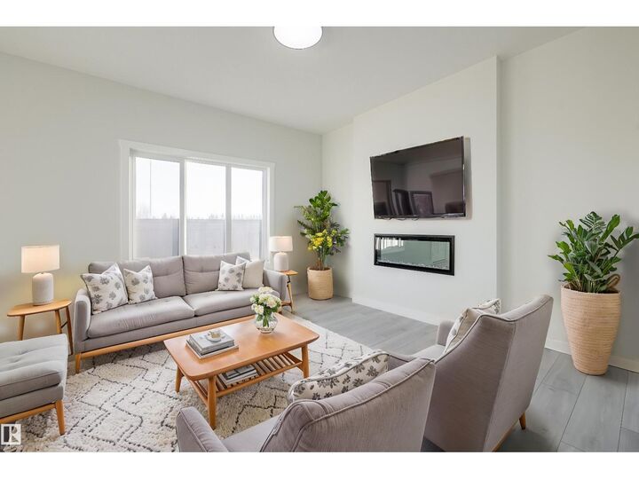 Property Photo:  2643 5 Av SW  AB T6X 3H9 