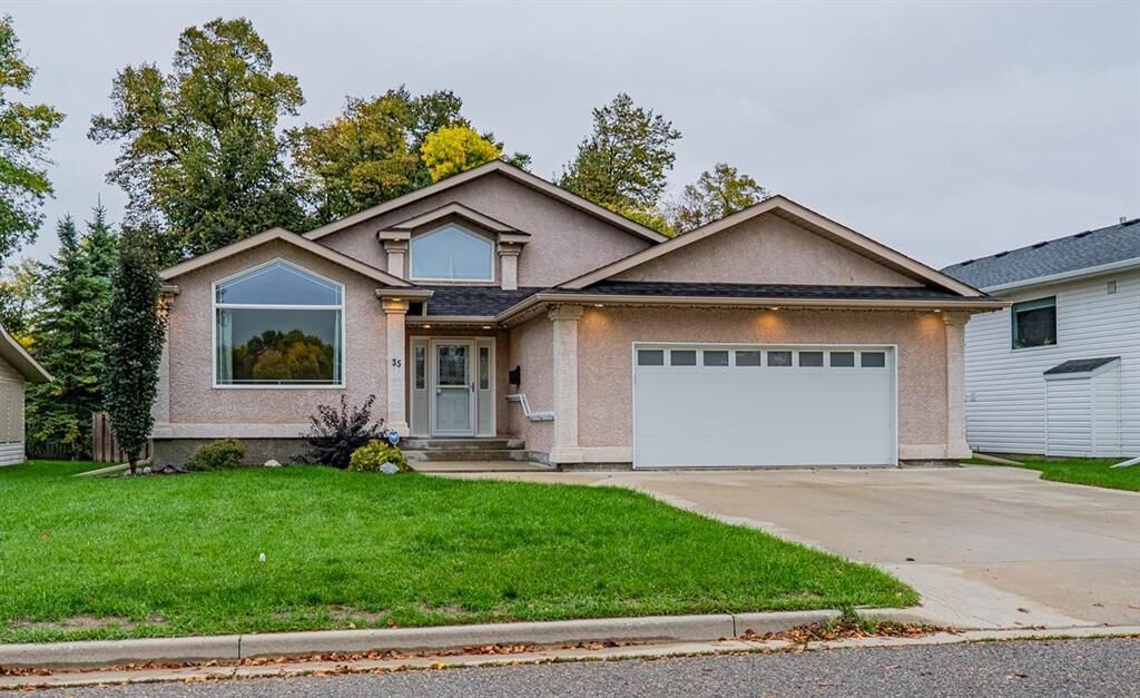 Property Photo:  35 Garrioch Park Drive  MB R1N 3R9 