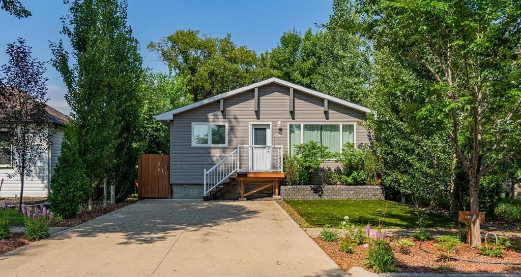 Property Photo:  666 Countess Avenue  MB R1N 1C9 