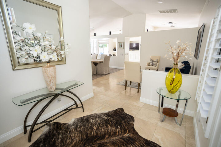 Property Photo:  40600 Via Fonda  CA 92260 