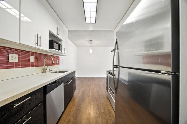 Property Photo: 1321 Webster St D303 CA 94501