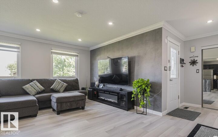 Property Photo:  1016 56 Street NW  AB T6L 1Y3