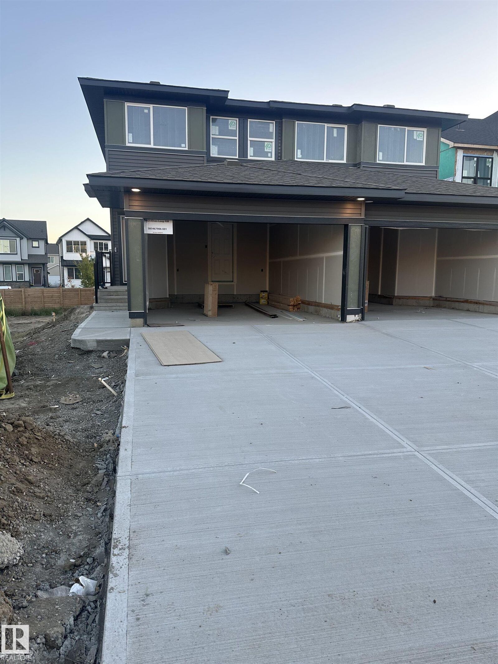 Property Photo:  8925 Elves Loop NW  AB T6M 3G3 