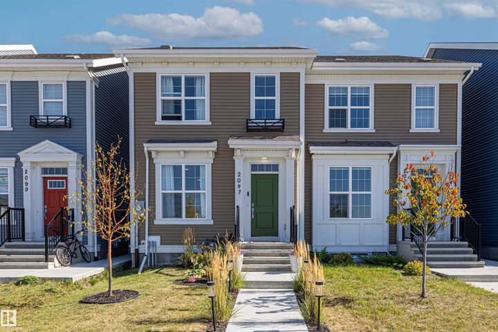2097 Maple Road NW  Edmonton AB T6J 1J2 photo
