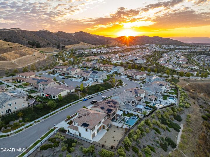 Property Photo:  25051 Hidden Willow Circle  CA 91387 