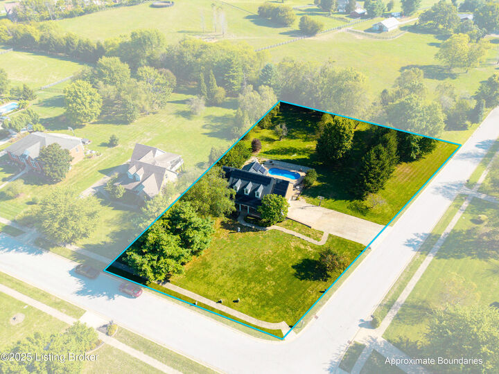 Property Photo: 165 Plantation Dr KY 40065