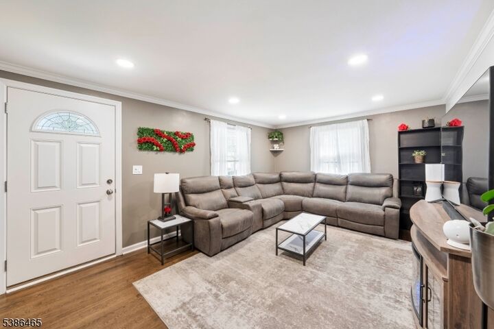 Property Photo:  18 Oakland Ave  NJ 07081 