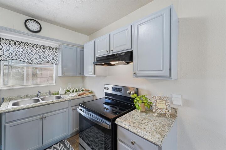 Property Photo: 2516 Anita Street 2 TX 77004