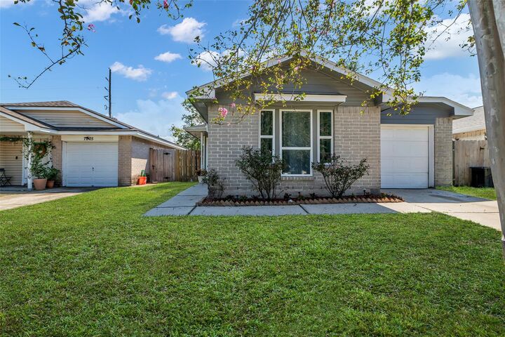Property Photo:  7227 Greenyard Drive  TX 77086 