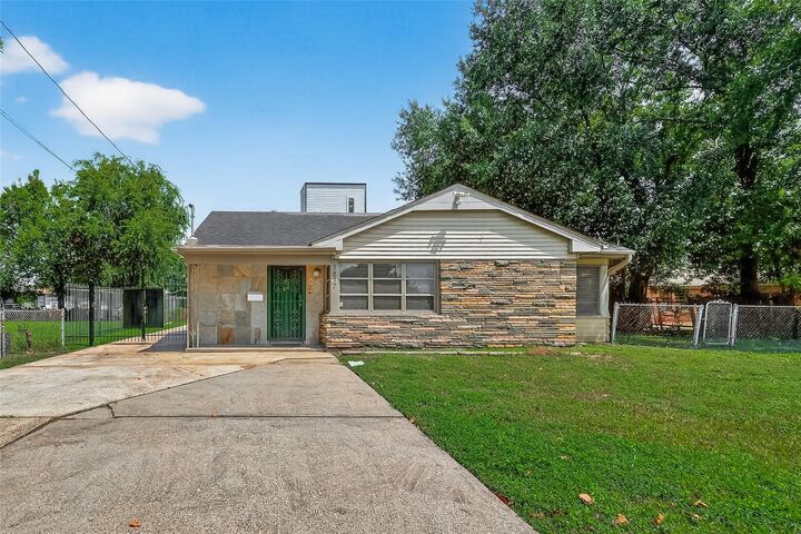 Property Photo:  3817 Anita Street A  TX 77004 
