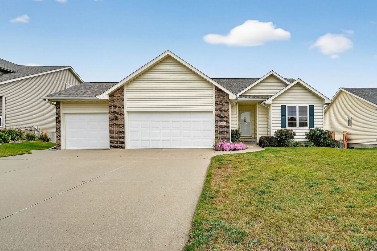 Property Photo: 3205 SW Brookeline Drive IA 50023