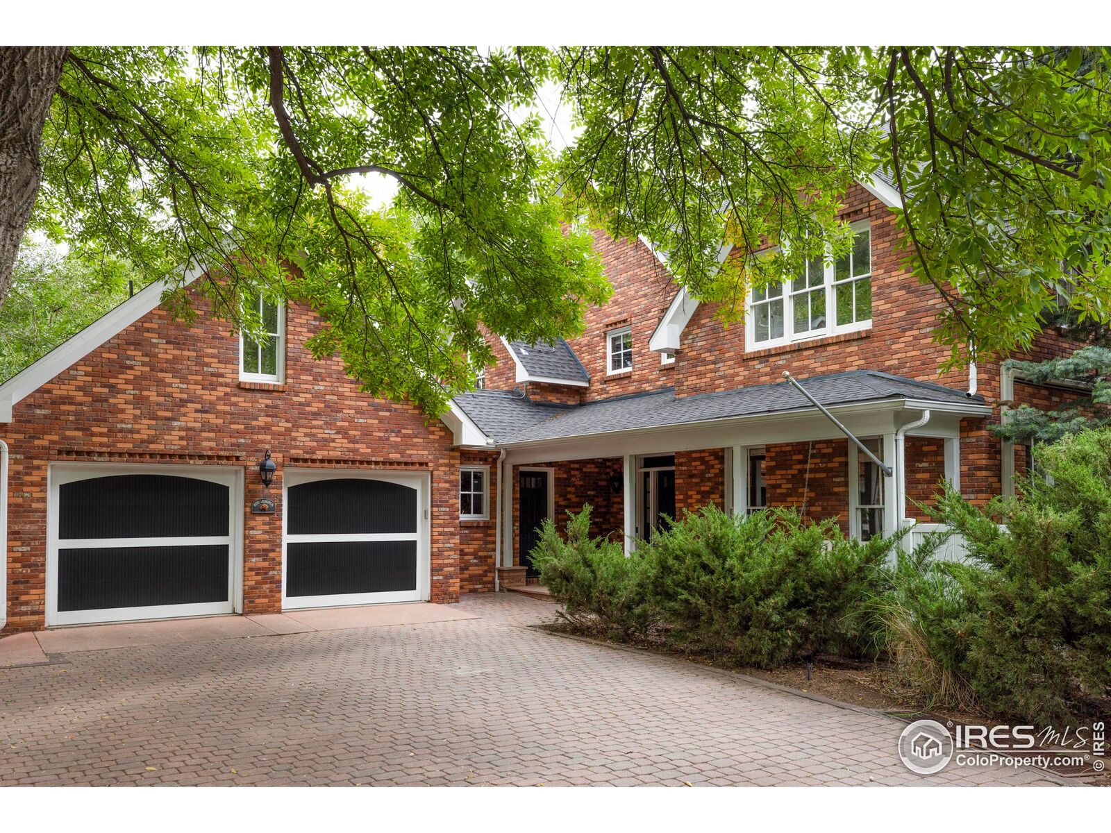 Property Photo: 1070 Juniper Ave CO 80304