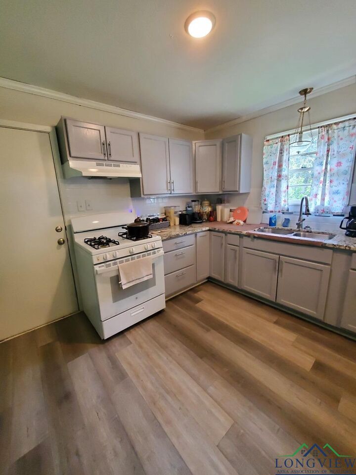 Property Photo: 1007 N Montgomery TX 75644