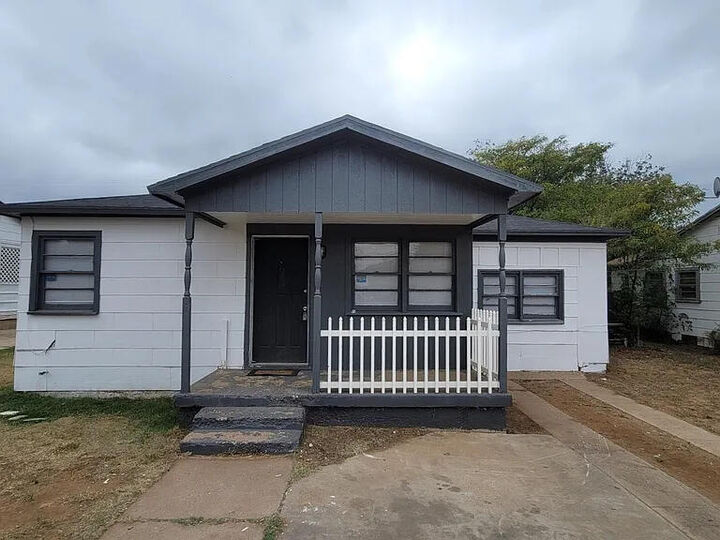 5512 Avenue G  Lubbock TX 79404 photo