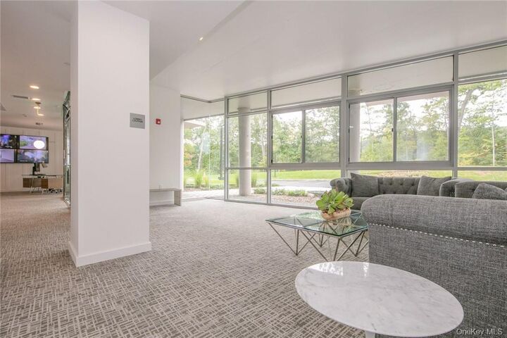 Property Photo:  250 S Central Park Avenue 5C  NY 10530 