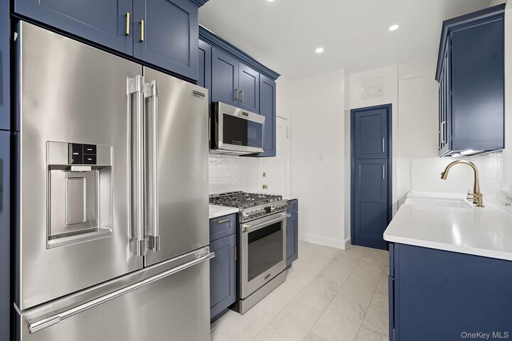 Property Photo:  830 Bronx River Road 5A  NY 10708 