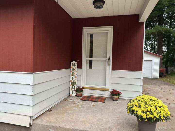 Property Photo:  1518 W Birch Avenue  MI 49855 