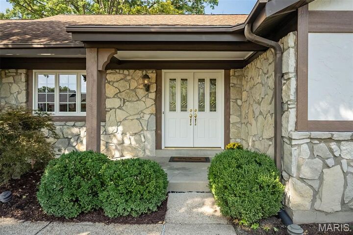 Property Photo:  16053 Hunters Way Drive  MO 63017 