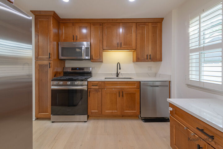Property Photo: 1783 Lee Street IL 60018