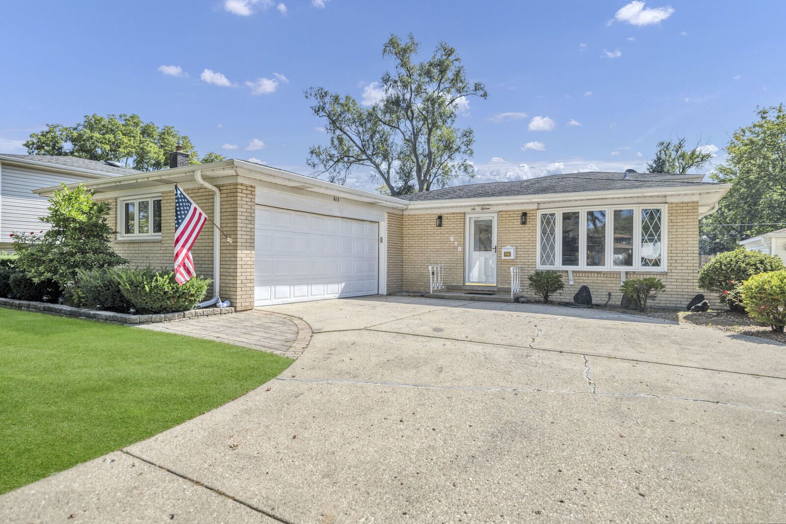 Property Photo: 615 Cordial Drive IL 60018