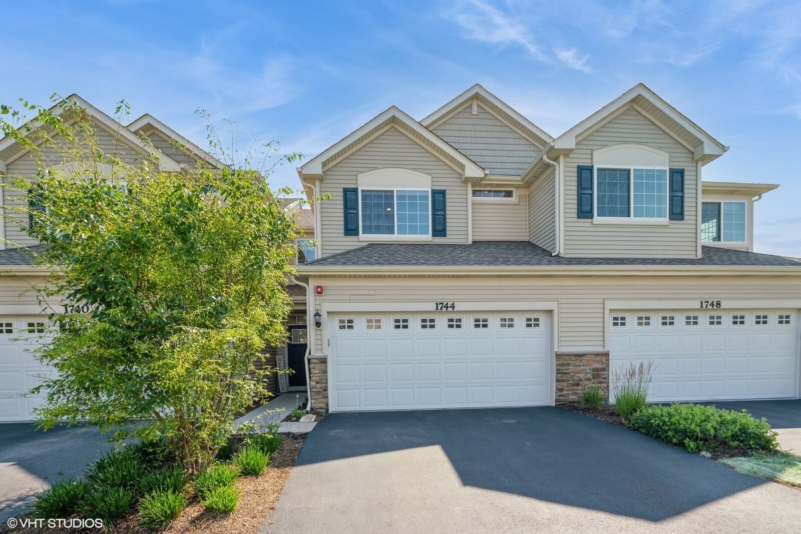 Property Photo:  1744 Carlstedt Drive  IL 60510 