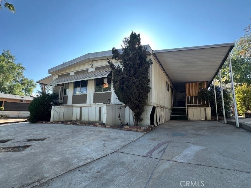 Property Photo: 200 Diana St CA 92570