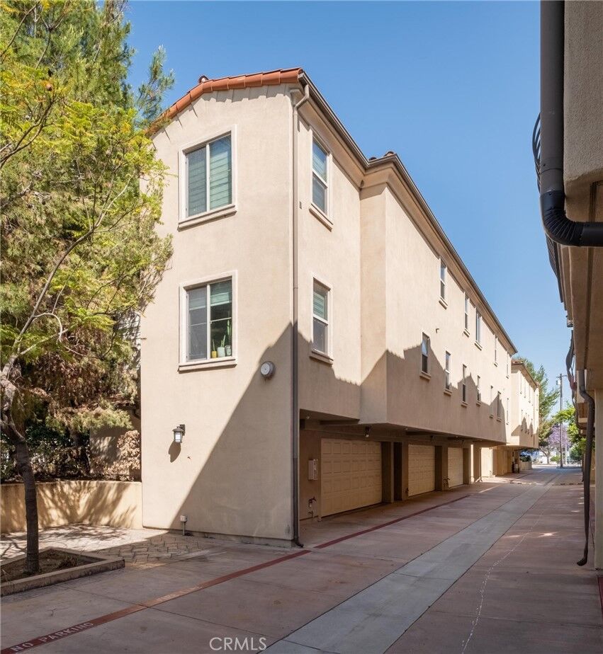 Property Photo:  26404 Vermont Avenue 3  CA 90710 