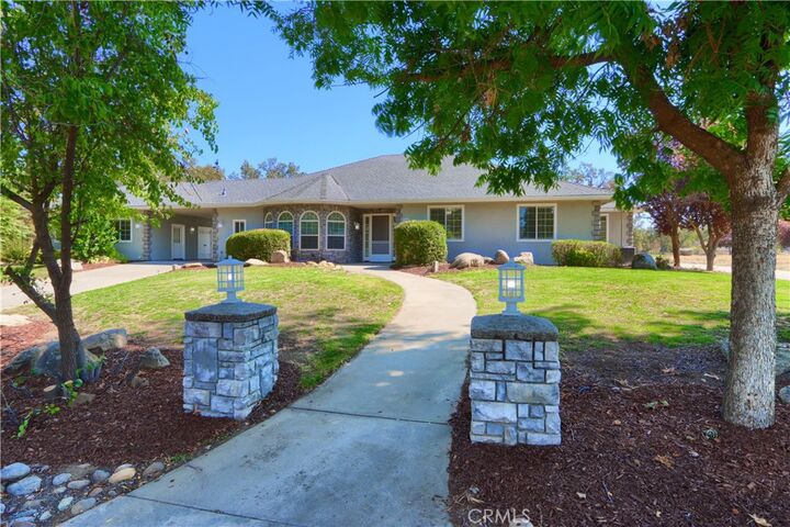 Property Photo:  41345 Singing Hills Circle  CA 93601 