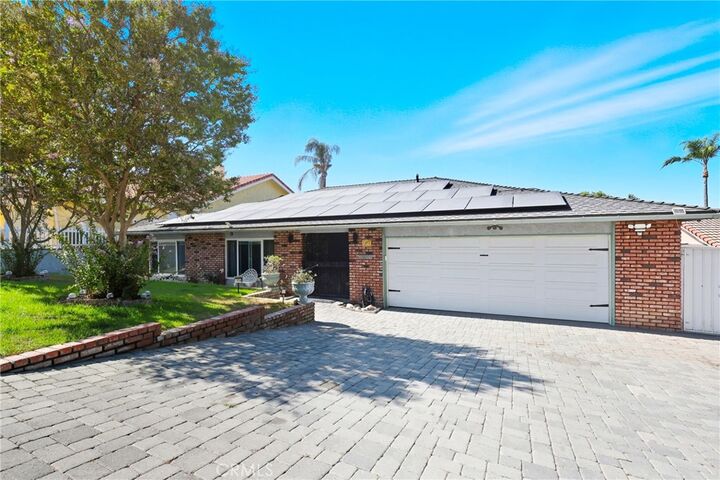 Property Photo:  1474 Greenbriar Avenue  CA 92878 