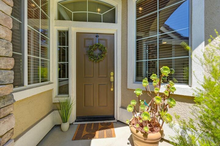 Property Photo: 718 Hunter Place CA 95630