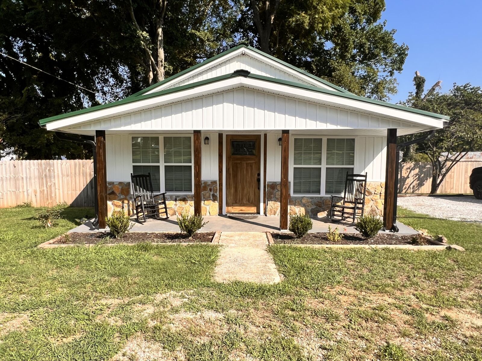 Property Photo: 502 E Market St TN 37324