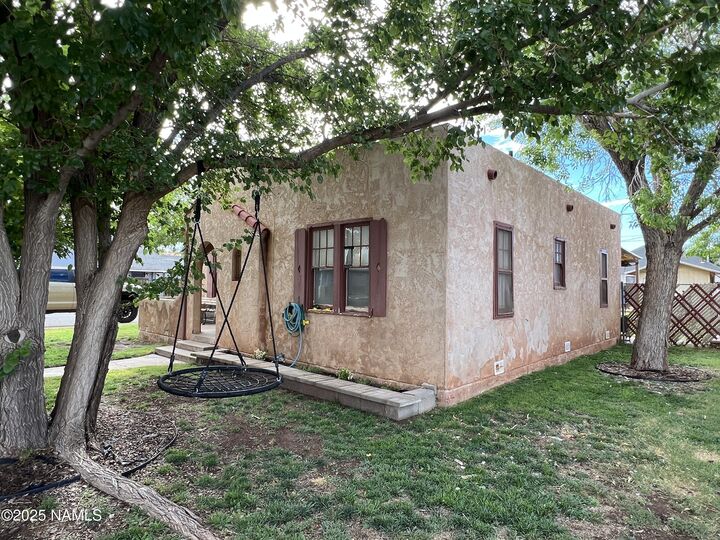 Property Photo: 1001 N Winslow Avenue AZ 86047