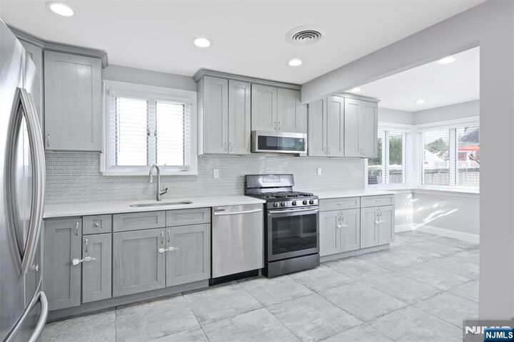 Property Photo:  40 Winslow Terrace  NJ 07410 