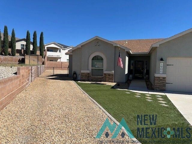 Property Photo:  1906 Emerald Court  NM 88220
