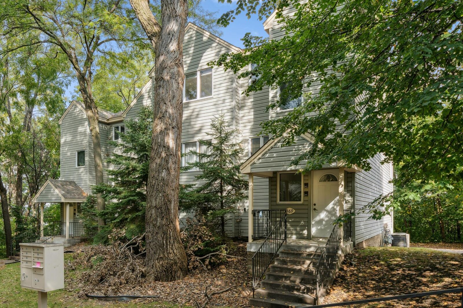 Property Photo: 369 Belvidere Street E 369B MN 55107