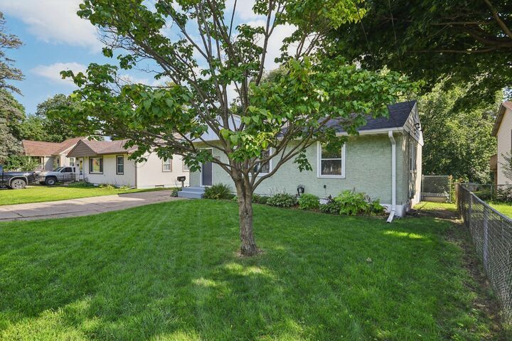 Property Photo:  2112 Minnehaha Avenue E  MN 55119 