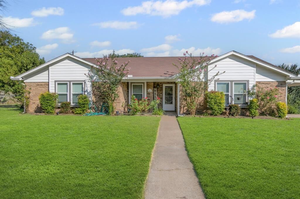 Property Photo:  1803 Inez Drive  TX 76706 