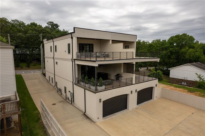 Property Photo: 839 N Gregg Avenue AR 72701