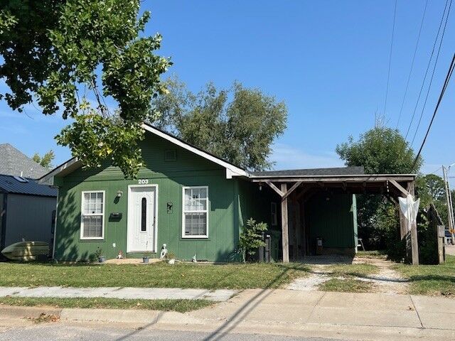 Property Photo:  203 W Cedar Street  AR 72756 
